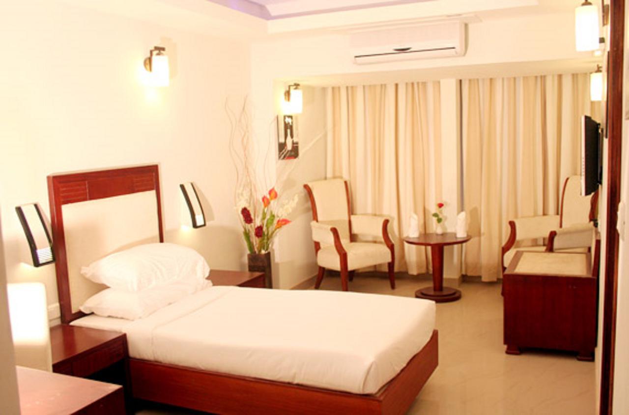 Hotel Luciya Kochi Exterior foto